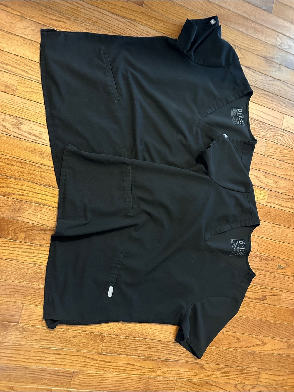 Set of 2 Figs Women’ Black Scrub Top 3 pocket V-Neck Work Shirts